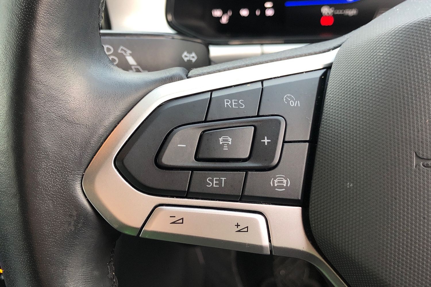 Used Volkswagen T-Roc 2023 for sale - 76968100: Photo 6