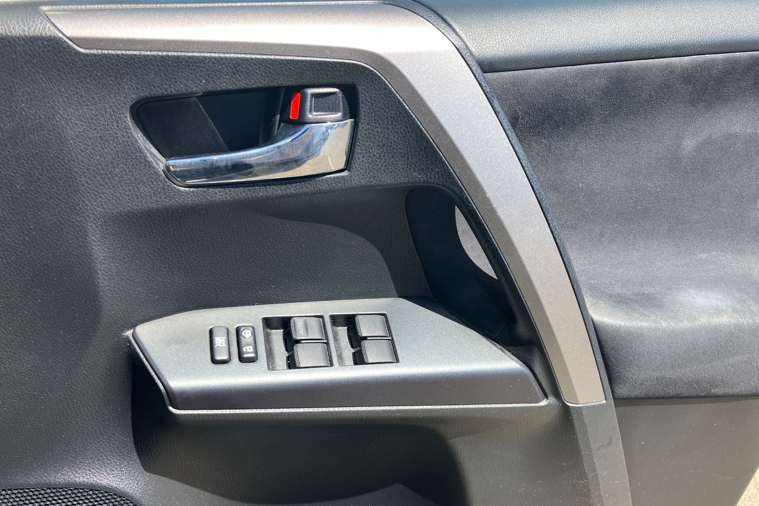 Used Toyota RAV4 2018 for sale - 76391000: Photo 16