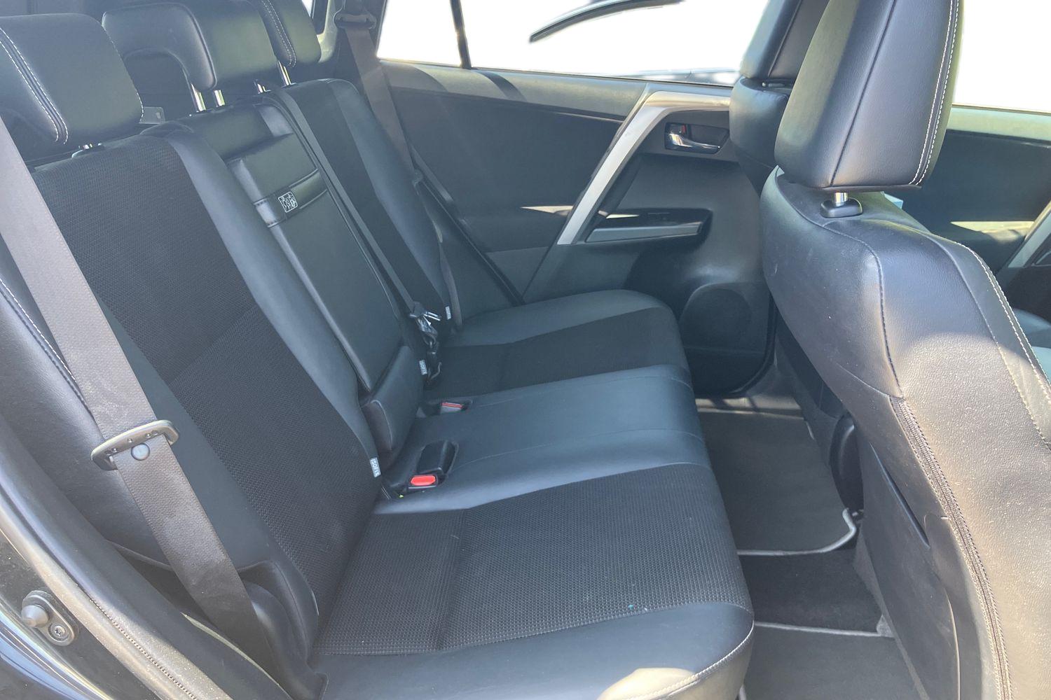 Used Toyota RAV4 2018 for sale - 76391000: Photo 18