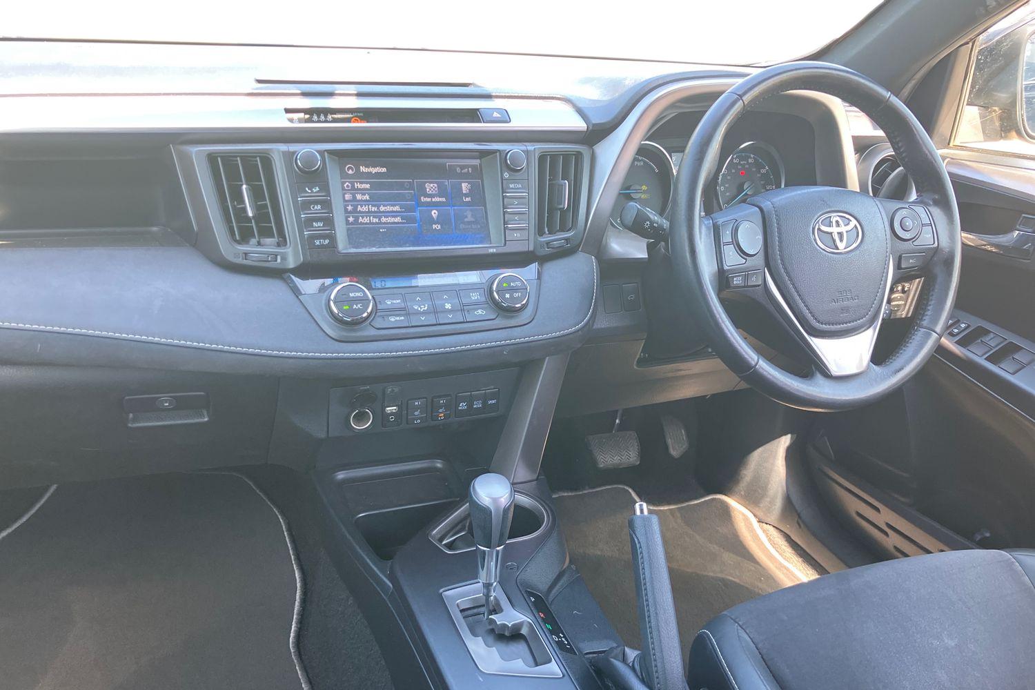 Used Toyota RAV4 2018 for sale - 76391000: Photo 2