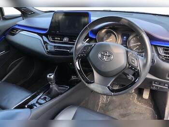 Used Toyota C-HR 2017 for sale - 77764382: Photo