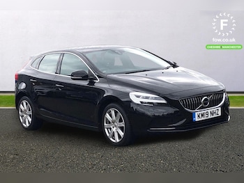Used Volvo V40 2019 for sale - 79130290: Photo