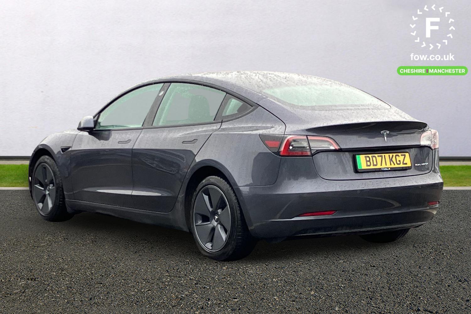Used Tesla Model 3 2021 for sale - 76909500: Photo 2