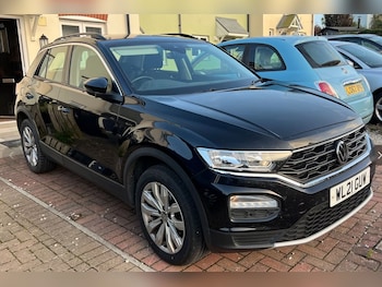 Used Volkswagen T-Roc 2021 for sale - 75694302: Photo