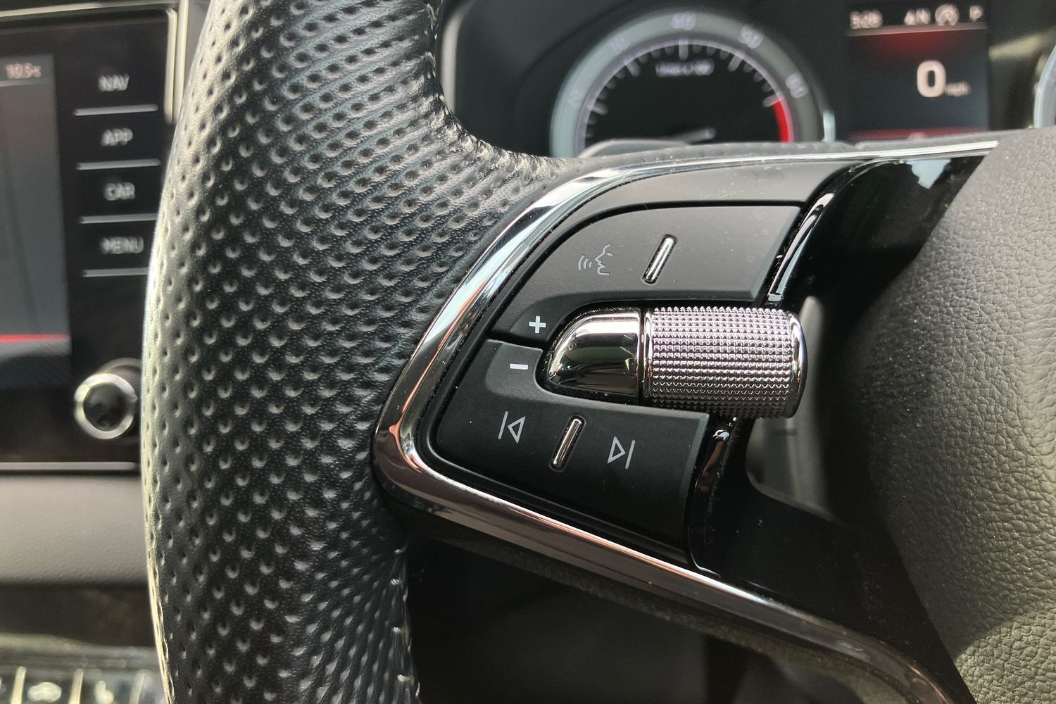 Used Skoda Karoq 2021 for sale - 76292505: Photo 12