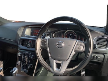 Used Volvo V40 2019 for sale - 75337274: Photo
