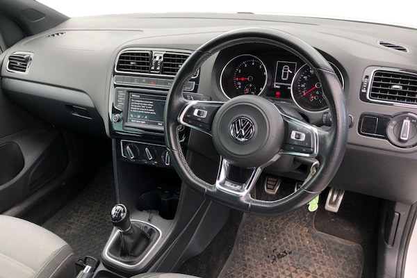 Used Volkswagen Polo 2017 for sale - 76194136: Photo 3