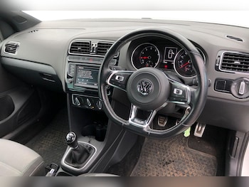 Used Volkswagen Polo 2017 for sale - 76194136: Photo 3