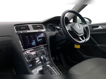 Used Volkswagen Golf 2018 for sale - 79327007: Photo