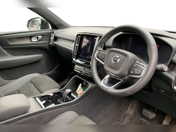 Used Volvo XC40 2023 for sale - 77535309: Photo