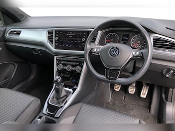 Used Volkswagen T-Roc 2021 for sale - 75717588: Photo