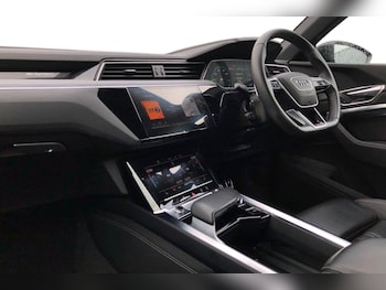 Used Audi Q8 2023 for sale - 78305316: Photo