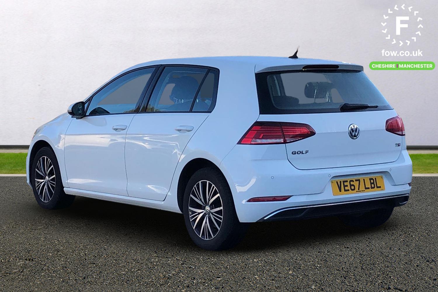 Used Volkswagen Golf 2017 for sale - 76040642: Photo 2