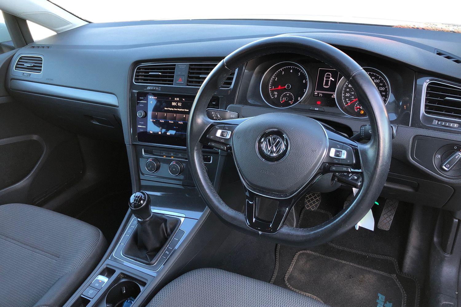 Used Volkswagen Golf 2017 for sale - 76040642: Photo 3