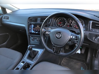Used Volkswagen Golf 2017 for sale - 76040642: Photo 3
