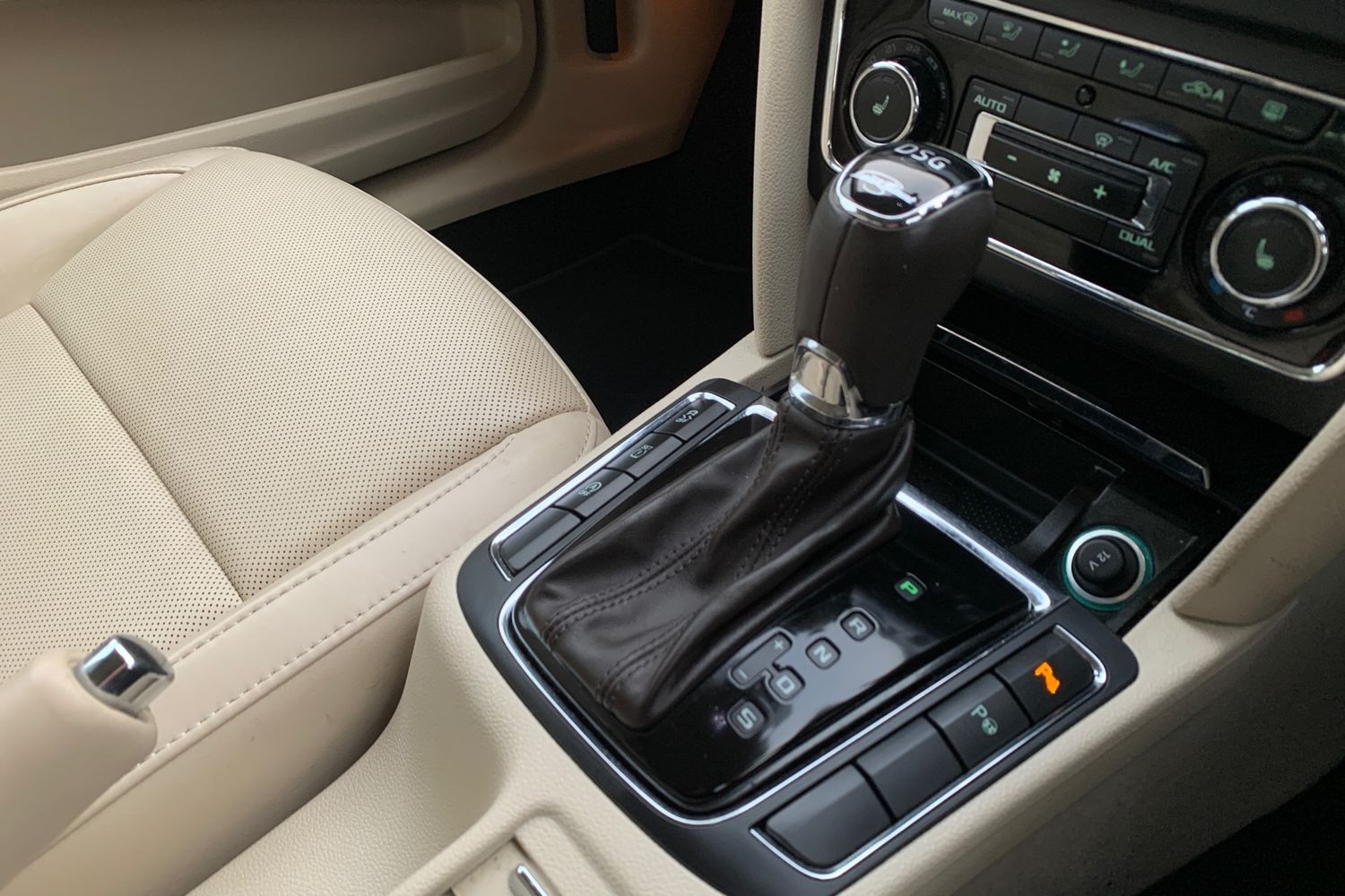 Used Skoda Superb 2014 for sale - 76961552: Photo 12