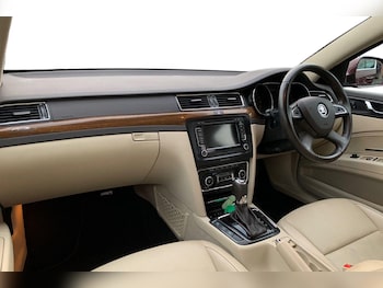 Used Skoda Superb 2014 for sale - 76961552: Photo