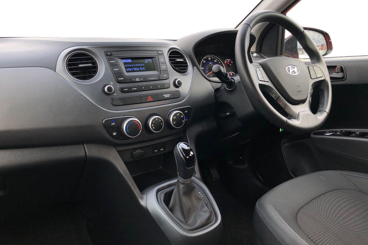 Used Hyundai i10 2019 for sale - 77527780: Photo 4
