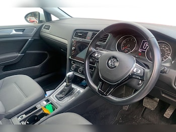 Used Volkswagen Golf 2019 for sale - 77172580: Photo
