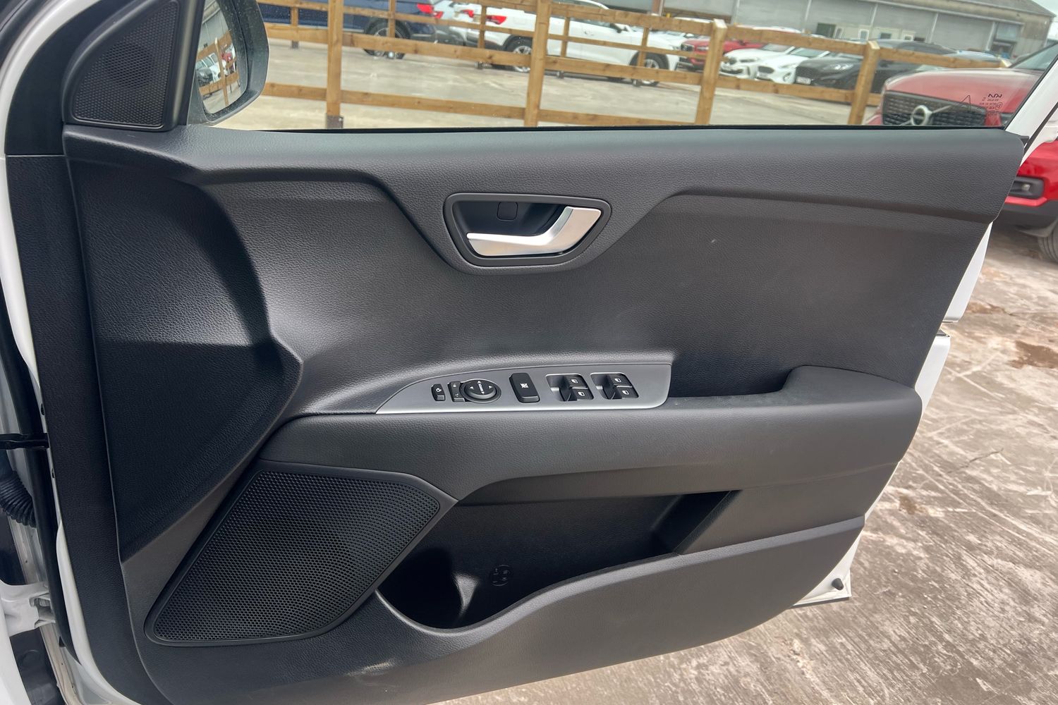 Used Kia Stonic 2024 for sale - 77407571: Photo 11