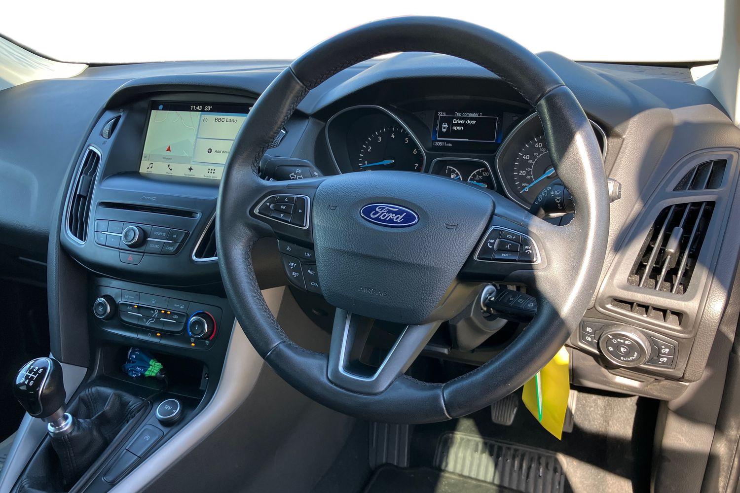 Used Ford Focus 2017 for sale - 77928911: Photo 3