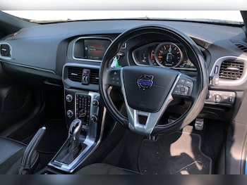 Used Volvo V40 2015 for sale - 75824907: Photo