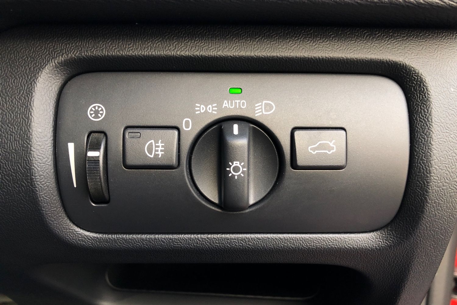 Used Volvo V40 2018 for sale - 76280873: Photo 14