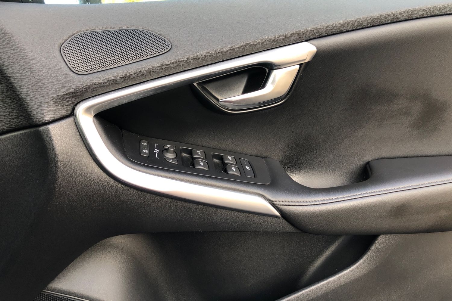 Used Volvo V40 2018 for sale - 76280873: Photo 15