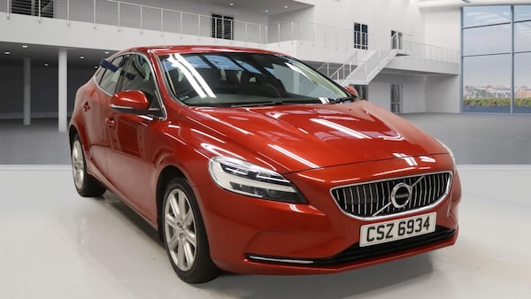 Used Volvo V40 2018 for sale - 76280873: Photo 1
