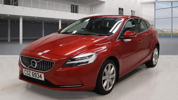 Used Volvo V40 2018 for sale - 76280873: Photo 2