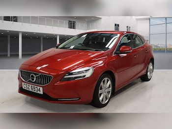 Used Volvo V40 2018 for sale - 76280873: Photo 2