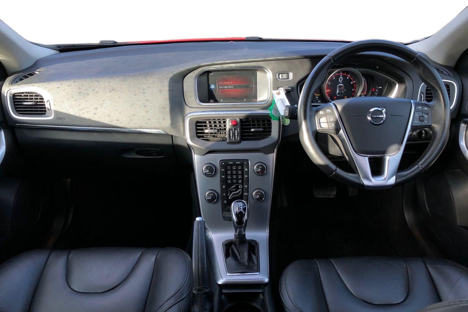 Used Volvo V40 2018 for sale - 76280873: Photo 3