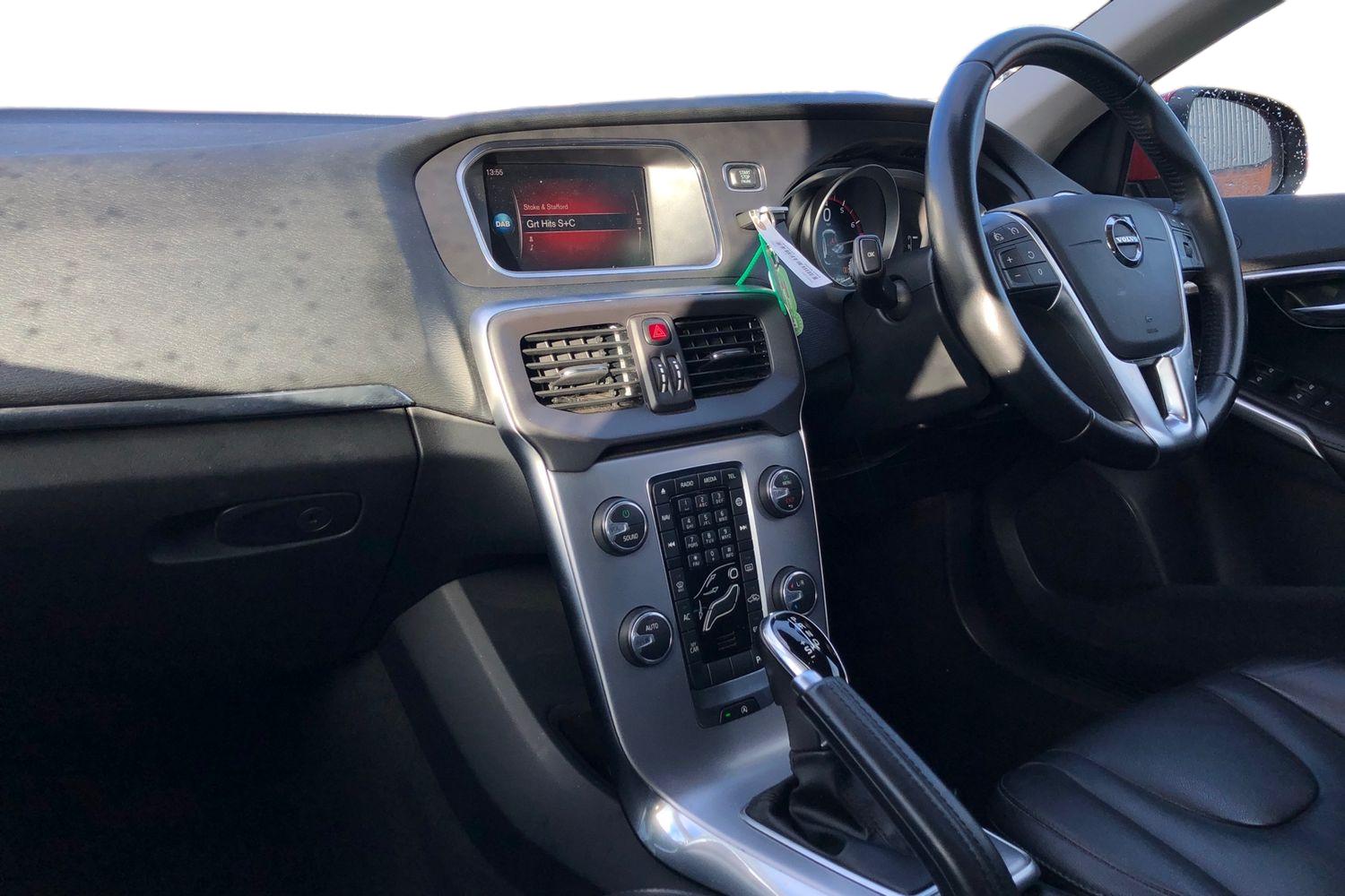 Used Volvo V40 2018 for sale - 76280873: Photo 4