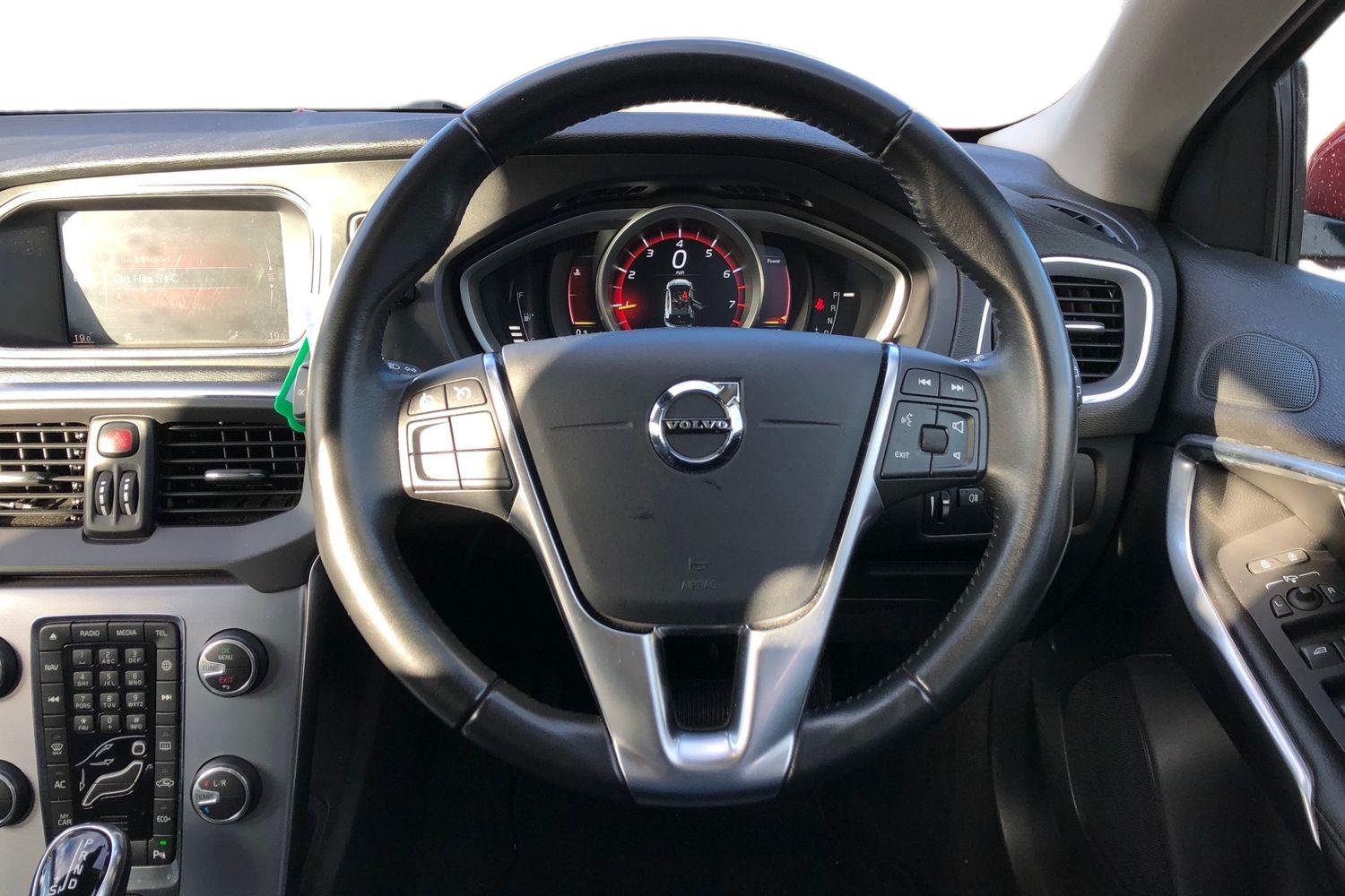 Used Volvo V40 2018 for sale - 76280873: Photo 5