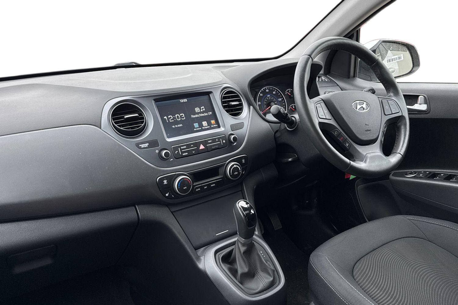 Used Hyundai i10 2018 for sale - 76421341: Photo 4