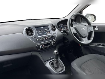 Used Hyundai i10 2018 for sale - 76421341: Photo