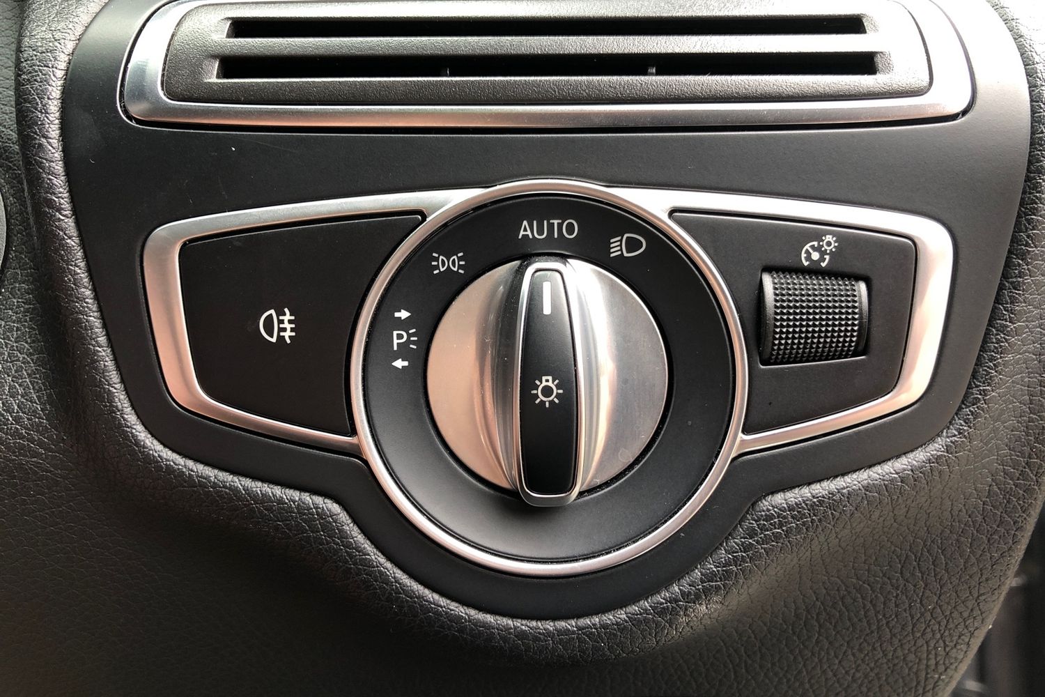 Used Mercedes-Benz C Class 2019 for sale - 75962530: Photo 12