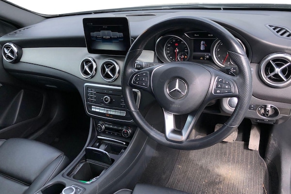 Used Mercedes-Benz GLA 2019 for sale - 75655421: Photo 3