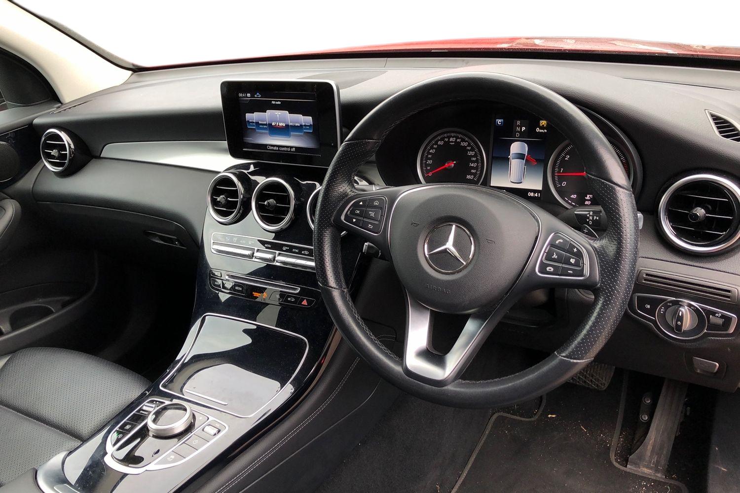 Used Mercedes-Benz GLC 2019 for sale - 76219829: Photo 3