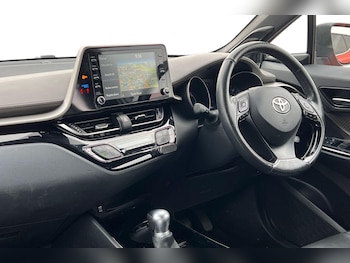Used Toyota C-HR 2021 for sale - 79262109: Photo