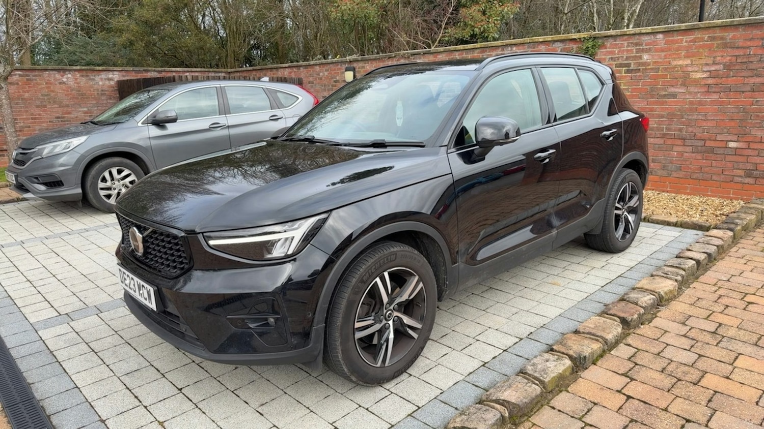 Used Volvo XC40 2023 for sale - 77628490: Photo 2
