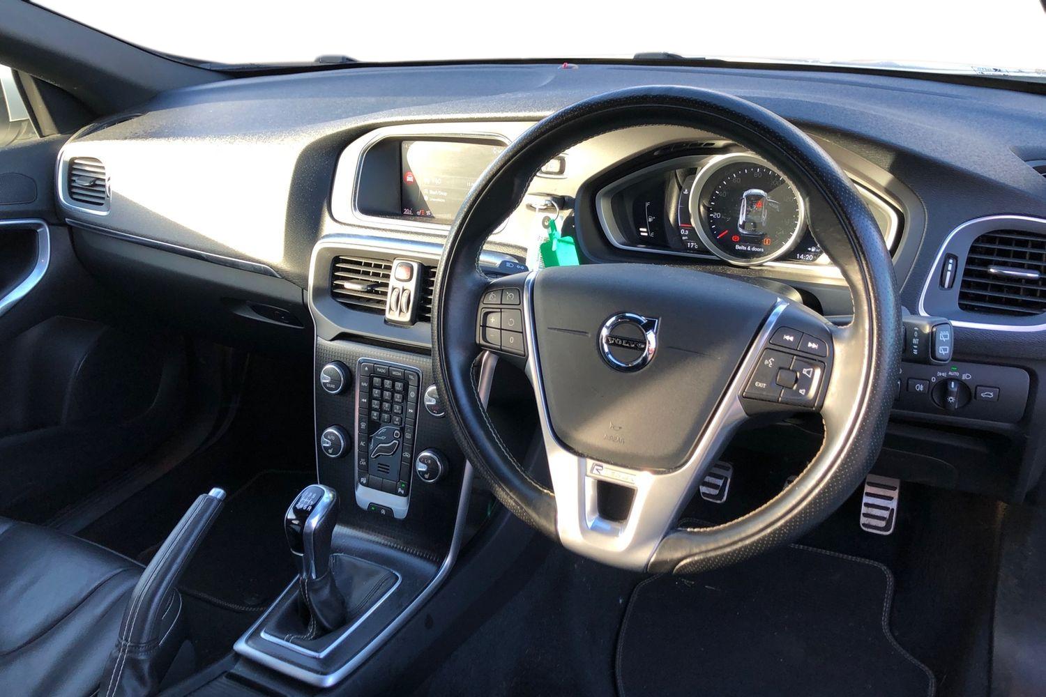 Used Volvo V40 2018 for sale - 76564732: Photo 3