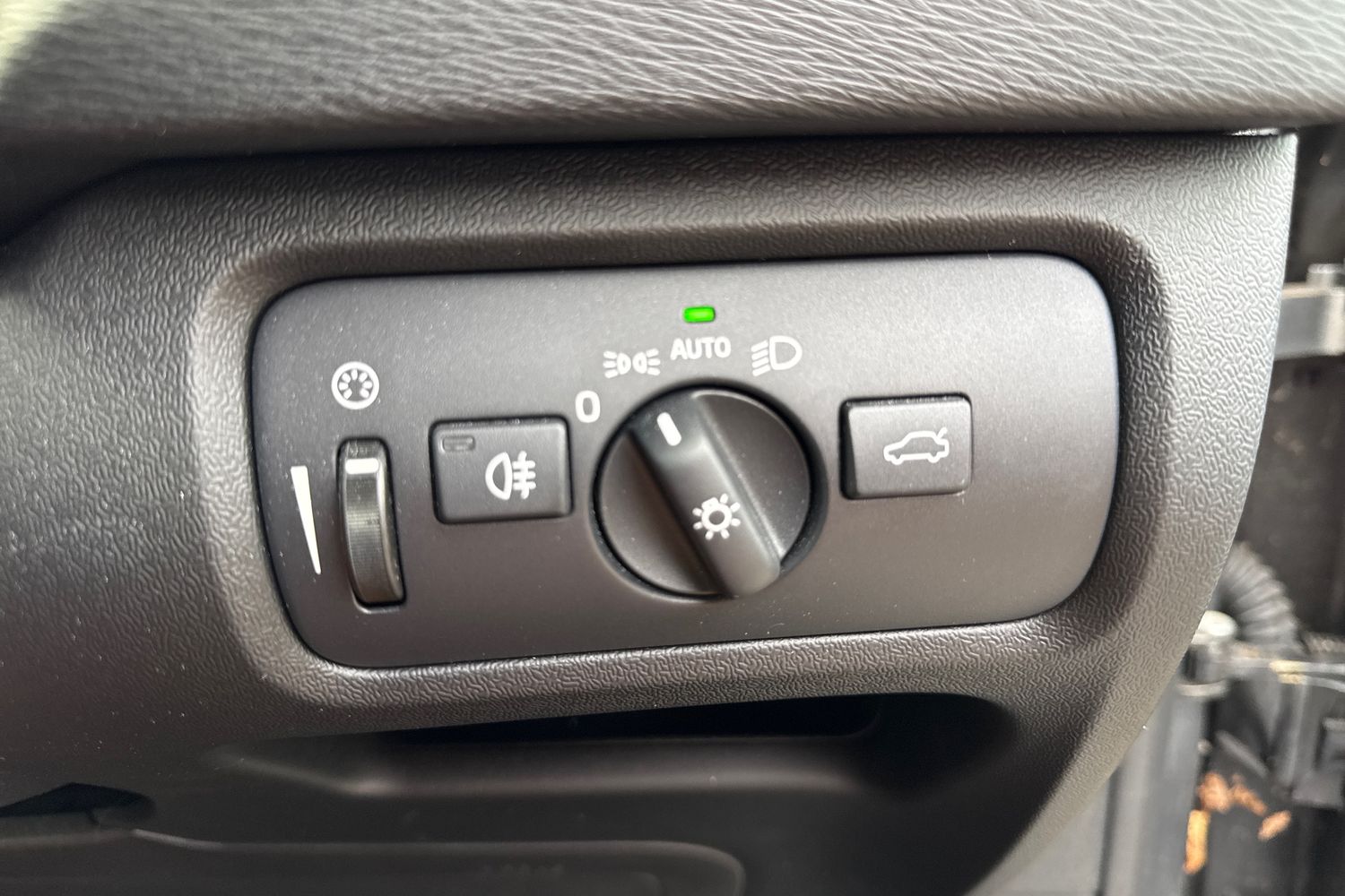 Used Volvo V40 2017 for sale - 75987509: Photo 13