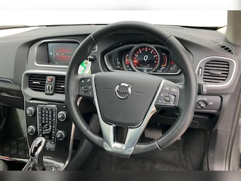 Used Volvo V40 2017 for sale - 75987509: Photo 3