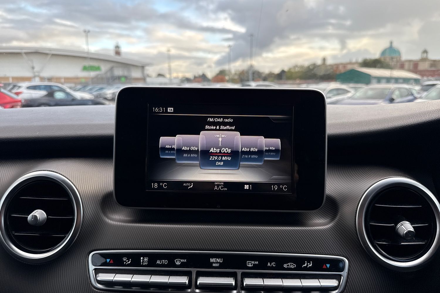 Used Mercedes-Benz V-Class 2016 for sale - 76774593: Photo 6