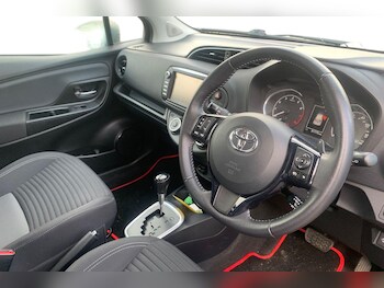 Used Toyota Yaris 2017 for sale - 77211384: Photo