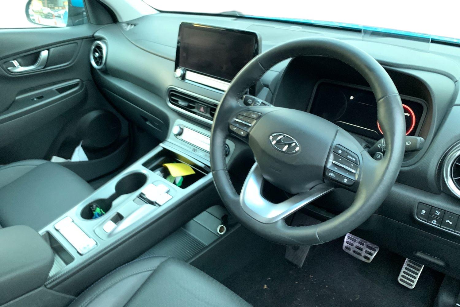 Used Hyundai KONA 2023 for sale - 76805399: Photo 3