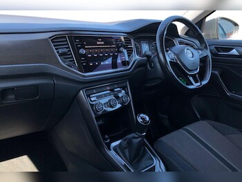 Used Volkswagen T-Roc 2019 for sale - 78402400: Photo