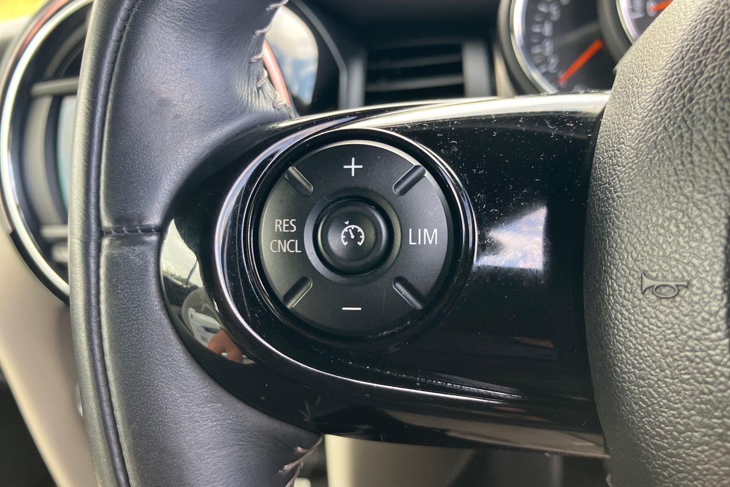 Used MINI Convertible 2019 for sale - 75730302: Photo 12