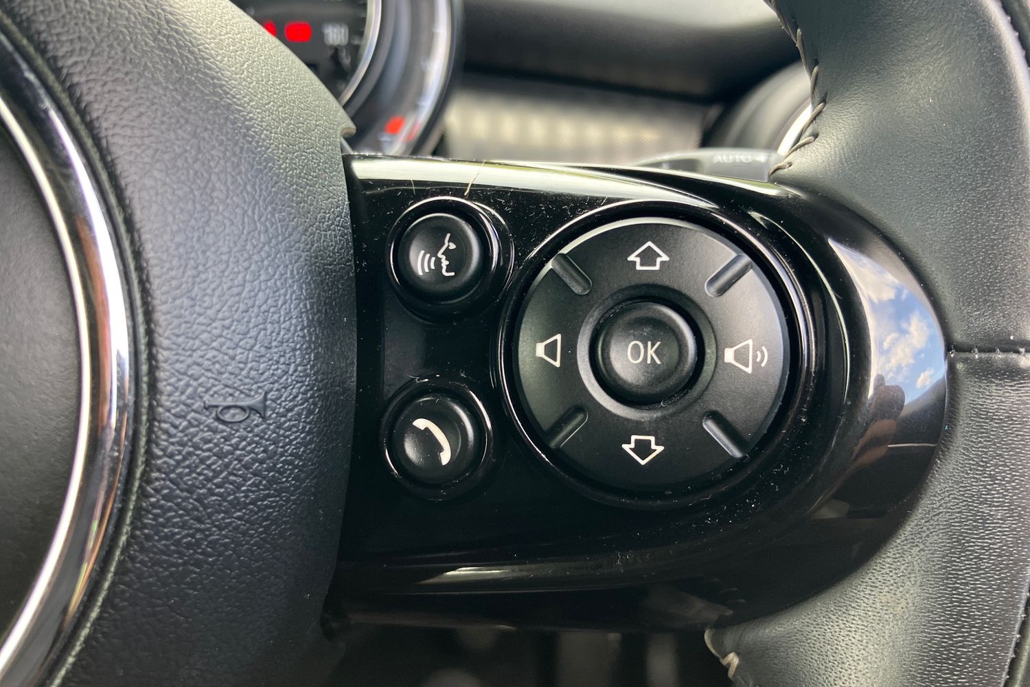 Used MINI Convertible 2019 for sale - 75730302: Photo 13